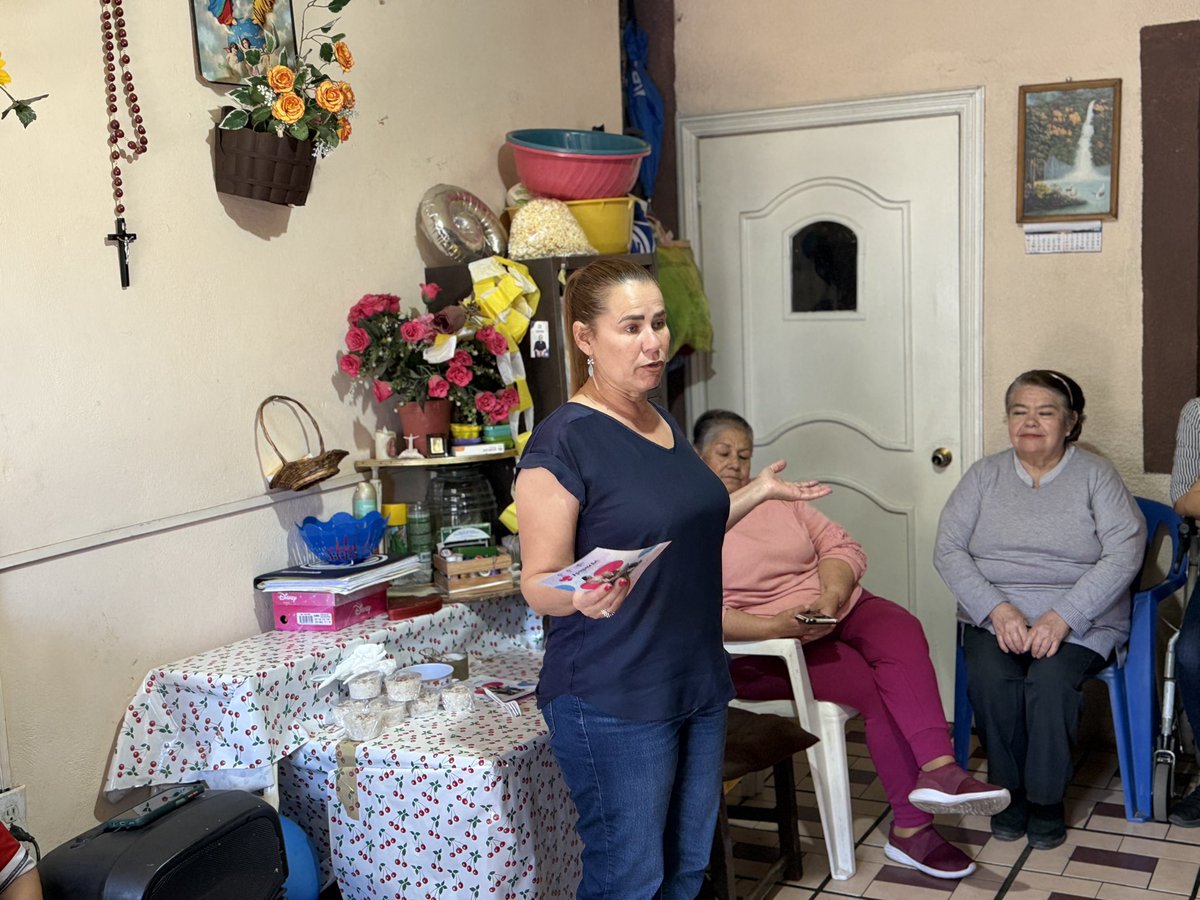 Malena_Pan's tweet photo. Esta tarde de viernes la cerramos en la colonia Olga Margarita, reunidos para platicar y escuchar.

Porque los Espacios de Amor son eso: cercanía, apoyo y corazón. 🩷

El DIF está en tu casa, donde más se necesita 🤍✨ https://t.co/7iK4l4JqKV