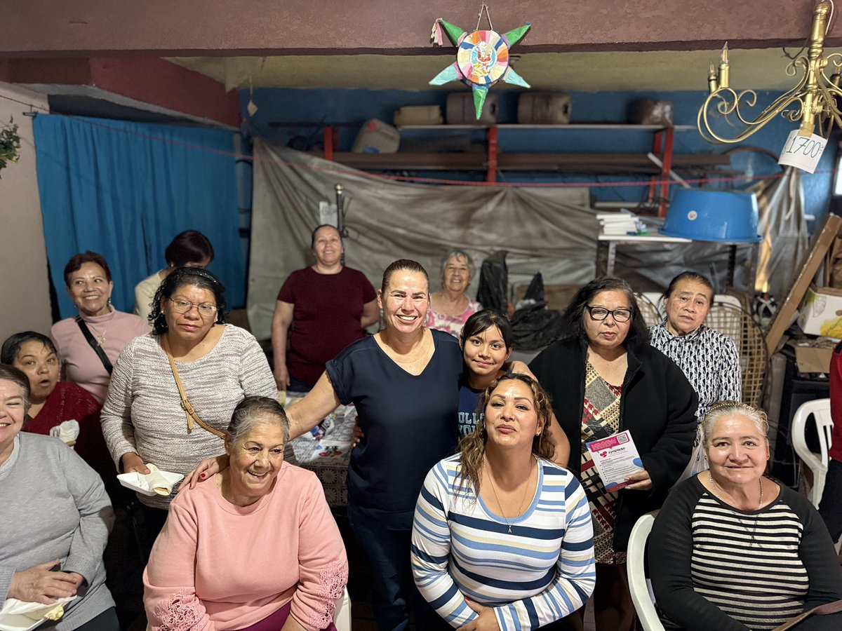 Malena_Pan's tweet photo. Esta tarde de viernes la cerramos en la colonia Olga Margarita, reunidos para platicar y escuchar.

Porque los Espacios de Amor son eso: cercanía, apoyo y corazón. 🩷

El DIF está en tu casa, donde más se necesita 🤍✨ https://t.co/7iK4l4JqKV