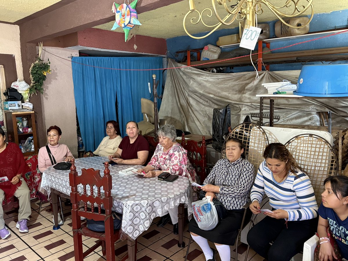 Malena_Pan's tweet photo. Esta tarde de viernes la cerramos en la colonia Olga Margarita, reunidos para platicar y escuchar.

Porque los Espacios de Amor son eso: cercanía, apoyo y corazón. 🩷

El DIF está en tu casa, donde más se necesita 🤍✨ https://t.co/7iK4l4JqKV