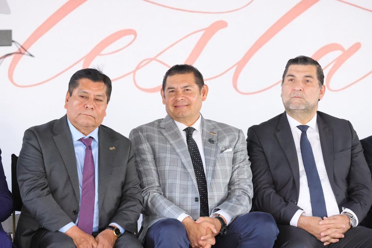PROSPERIDAD COMPARTIDA LOGRARÁ PUEBLA CON ALIANZA CMIC-GOBIERNO <a href="/armentapuebla_/">Alejandro Armenta</a> <a href="/Gob_Puebla/">Gobierno de Puebla</a>

El gobernador, <a href="/armentapuebla_/">Alejandro Armenta</a> , convocó a las y los integrantes de la <a href="/cmicnacional/">cmic nacional</a>, a participar en proyectos para Puebla.