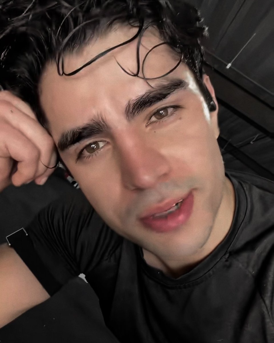 Que guapo este hombre🖤✨️

SUPERNOVA TERRITORIO MERCURY
#AaronEsSupernova