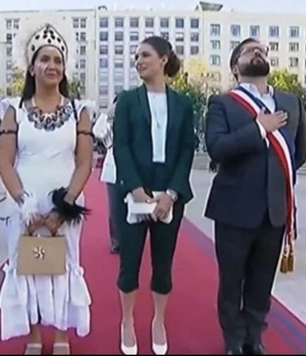 Boric llegó siendo un chiste y se va como un mal chiste.