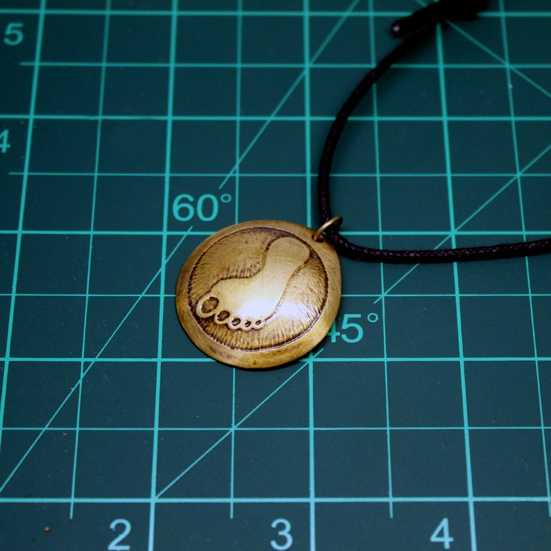 HammerRoad_Shop's tweet photo. ✝️ #CaminodeSantiago Pilgrim #Footprint 👣 Pendant
https://t.co/hr30ScyP0a
#CaminoNecklace #Brassjewelry #Pilgrimsticks #Handcrafted #StJamesWay #etsy #etsyshop https://t.co/OrCRwbnZwB