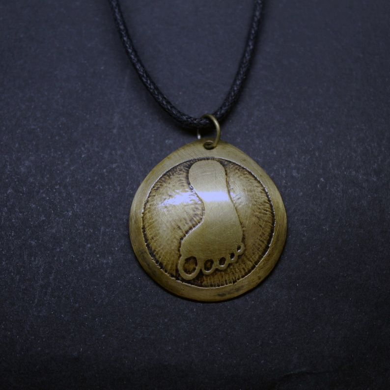HammerRoad_Shop's tweet photo. ✝️ #CaminodeSantiago Pilgrim #Footprint 👣 Pendant
https://t.co/hr30ScyP0a
#CaminoNecklace #Brassjewelry #Pilgrimsticks #Handcrafted #StJamesWay #etsy #etsyshop https://t.co/OrCRwbnZwB