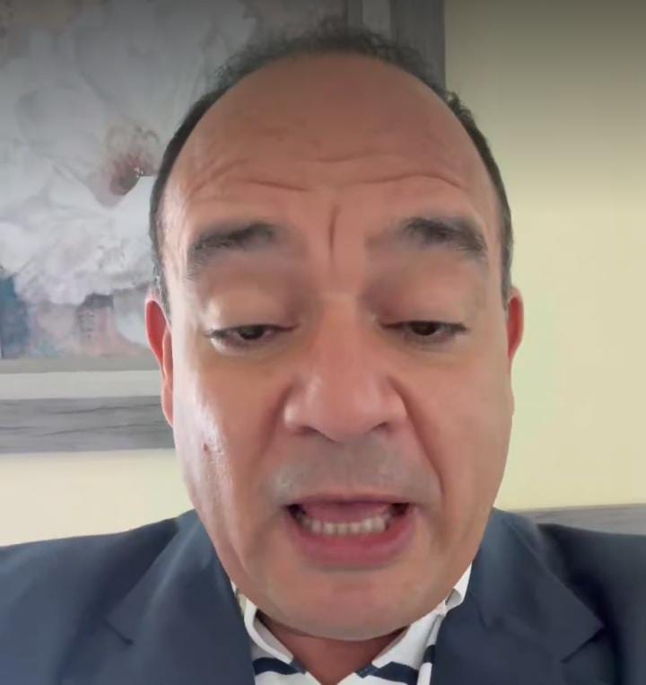 El arrepentimiento tiene a <a href="/surunhernandez/">SURUN HERNANDEZ</a> loco
Cuando el <a href="/PRM_Oficial/">PRM</a> y <a href="/OrtizBosch/">Milagros Ortiz Bosch</a> lo hicieron presidente del colegio de abogados jamás pensó que el <a href="/PLDenlinea/">PLD</a> podría perder tan rápido.
Y su enfermedad crece al  ver  la poca esperanza de la <a href="/FPcomunica/">@Fuerza del Pueblo (FP)</a> en  llegar al poder