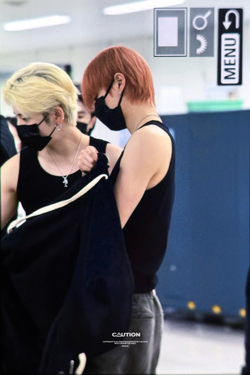 공연음란죄로 체포해야됨