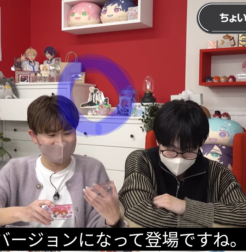 昨日のおはなし番の白いチェストの上にあるこの嵐ちゃんにりっちゃんが