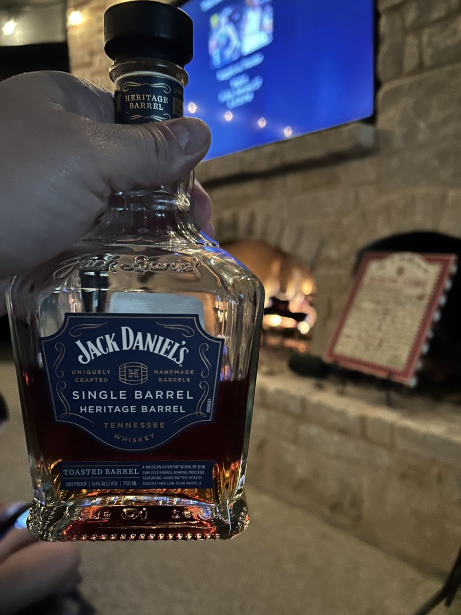 OKSTBourbonBro's tweet image. Fireplace pours with my cousin are the best &amp;amp; this @JackDaniels_US is perfect for that! Cheers! 🥃🥃🥃 #JackDaniels