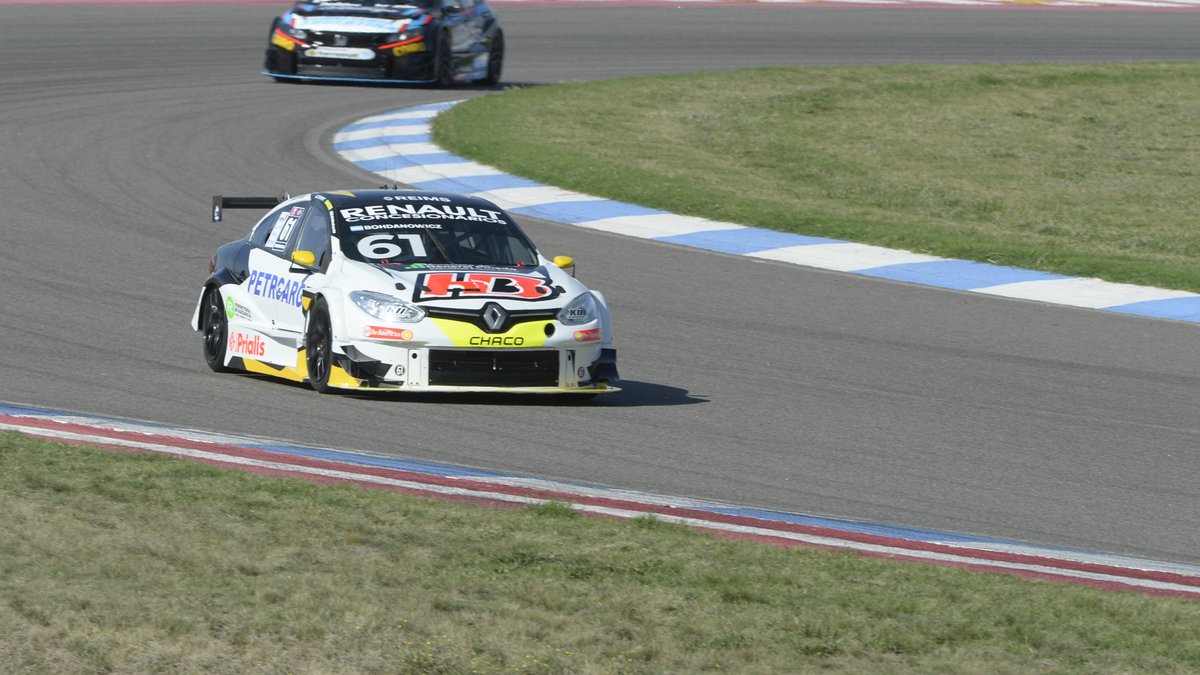 AsocCRenaultArg's tweet image. Renault dominó el primer contacto con la pista en #LaPampa: Ardusso y #Bohdanowicz fueron 1° y 2° en #Toay

@FacundoArdusso  se quedó con el mejor tiempo en los entrenamientos que llevó a cabo el #TurismoCarretera2000 este viernes
👉 instagram.com/asoccrenaultar… 👀