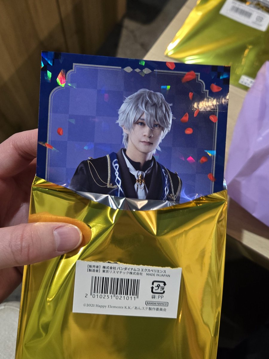 イラストシート自引き助かる😭なんなら5枚買って旧Knightsだけど揃った！