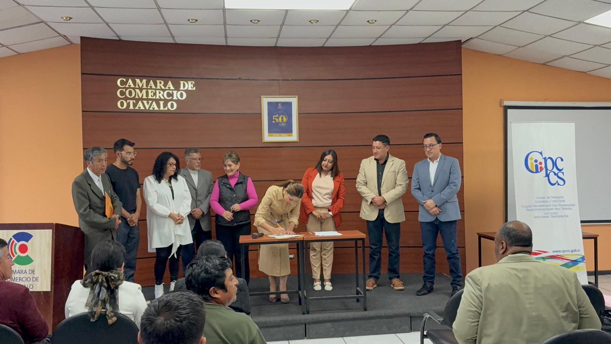 #Imbabura | #CPCCS con Mgs. Piedad Cuarán y Mgs.David Rosero capacitó a autoridades de Otavalo, org. sociales y ciudadanía en derechos de participación. Compromiso: escuelas permanentes. ¡Con concejal Ing. Alexandra Alemán, vicepresidenta Cámara de Comercio! #ConsejoEnTerritorio