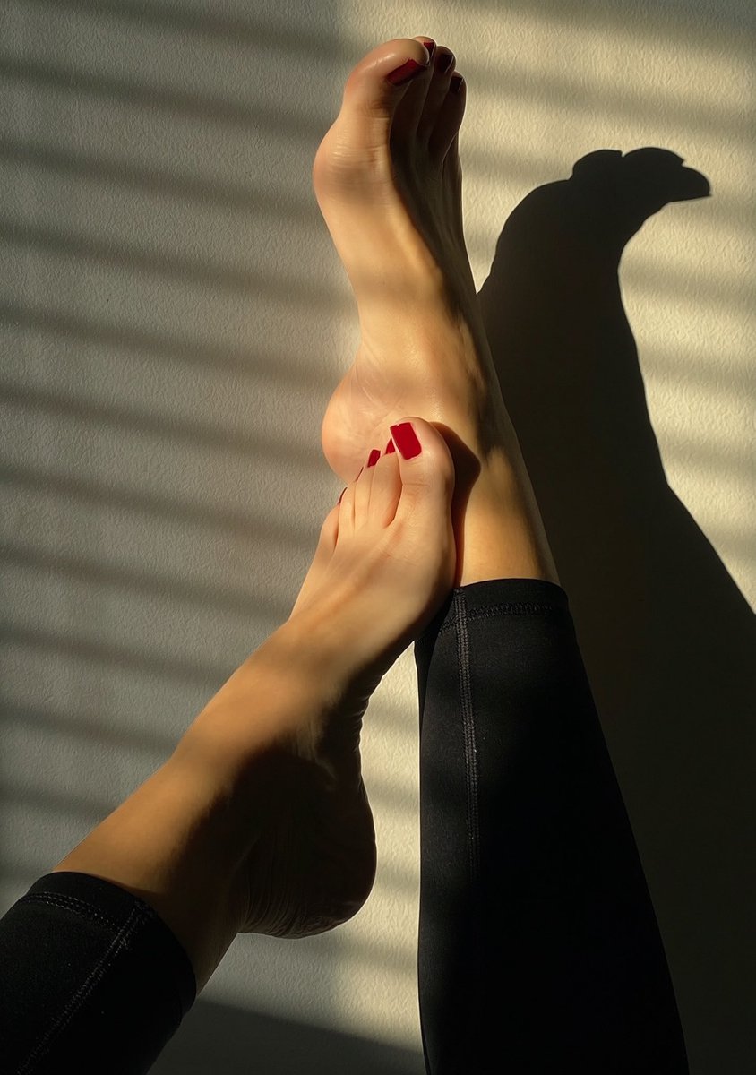 ✨👣✨ tweet media