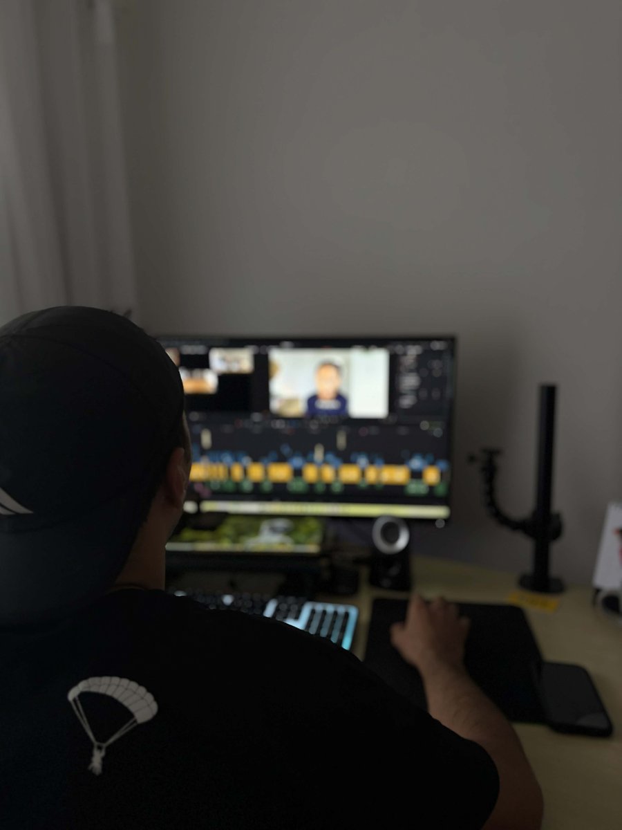 YourBoyTanks's tweet photo. Proud dad moment. First video with all three of us ❤️
 We tried Popeyes… did it Hit or Miss?

Dropping tomorrow on Youtube! Make sure you’ve got your notifications turned on.   

Much Aroha,  
YourBoyTanks. https://t.co/evgOfW8pWf