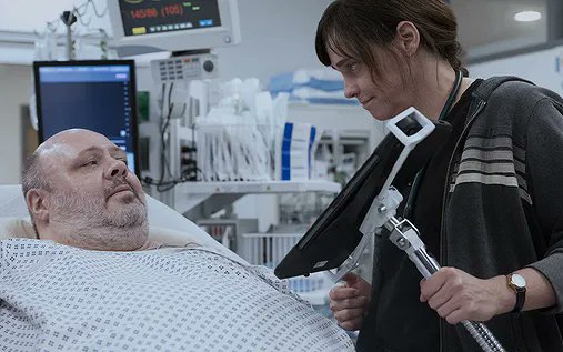 The Pitt dió una ejemplo súper valioso en el episodio 7 con el tratamiento de un caso de abuso sexual, pero en el Ep. 8 se superaron con este paciente con el que dan una lección de empatía, dignidad y respeto, tan  necesaria y pertinente. Me sacó lágrimas.
Esta serie es oro 👏🏽