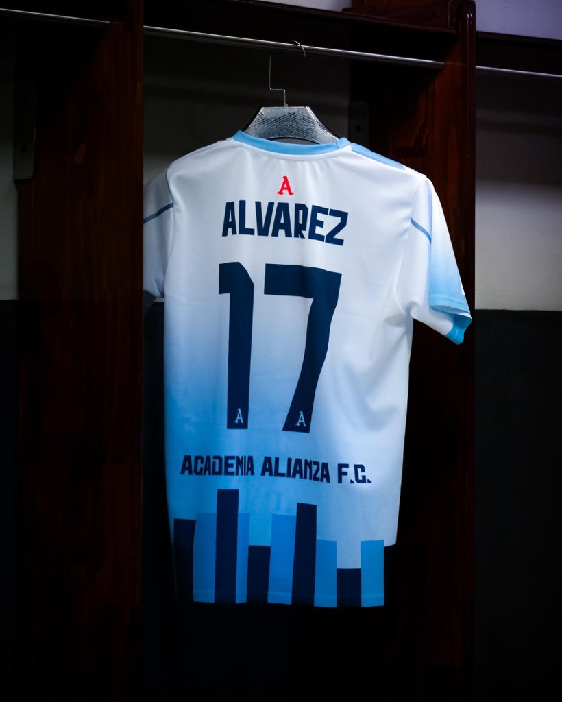 AlianzaFC_sv's tweet photo. Nuestra Academia da el siguiente paso 🅰️⚽️ 

Mañana comienzan una nueva era llena de sueños, disciplina y amor por estos colores. 

Asumen un nuevo reto compitiendo en el torneo de ADFAS en sus diferentes categorías, demostrando que el trabajo formativo sigue creciendo y fortaleciéndose en nuestras inferiores. 

Ojito a la nueva indumentaria 👀
