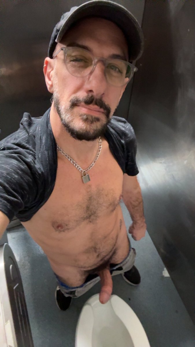 KitXDetroit's tweet photo. Couldn’t wait until I saw @LeoXDetroit tonight so I had to stroke this big dick, almost got caught. #bigdick #chudai #hungbluecollardaddy https://t.co/7qmZa3jcN5