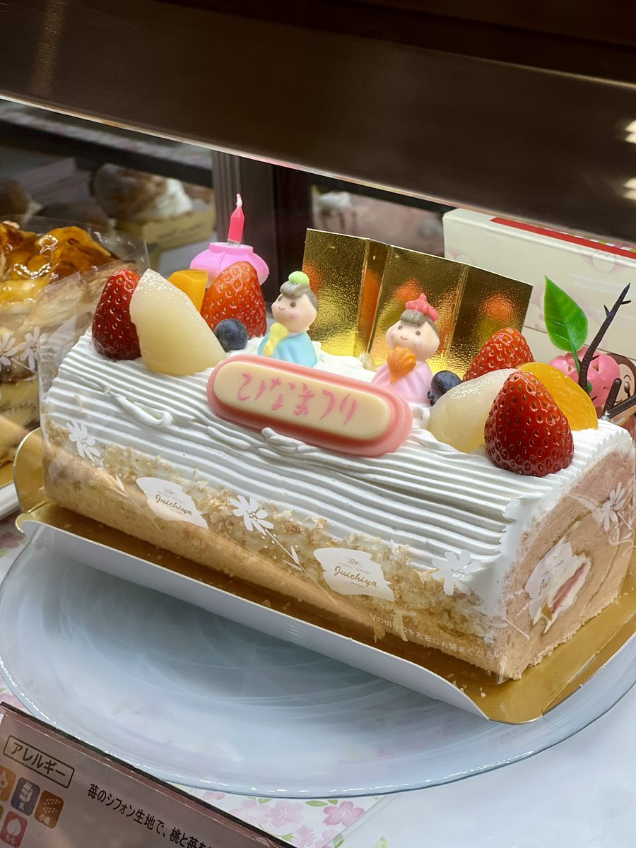 🎎🌸ひなまつり販売中🌸🎎 おひなさまケーキ＆ロール販売中✨ 上生・お