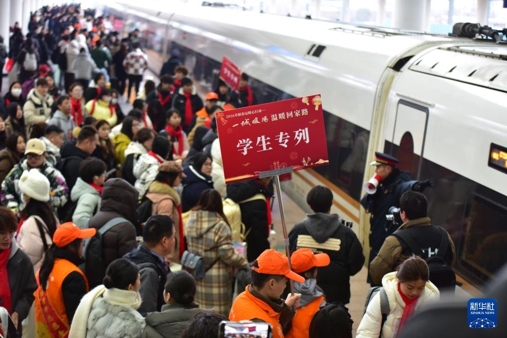 PDChinese's tweet photo. 【中國鐵路春運已累計發送學生旅客655萬人次，同比增長5.2%】中國國家鐵路集團有限公司消息，2月2日至2月26日，中國全國鐵路春運累計發送學生旅客655萬人次，較2025年春運同期增長5.2%。鐵路部門全力服務保障學生旅客出行，較好地滿足了學生旅客購票出行需求，助力平安有序返校。 https://t.co/HFcMmp4WCh