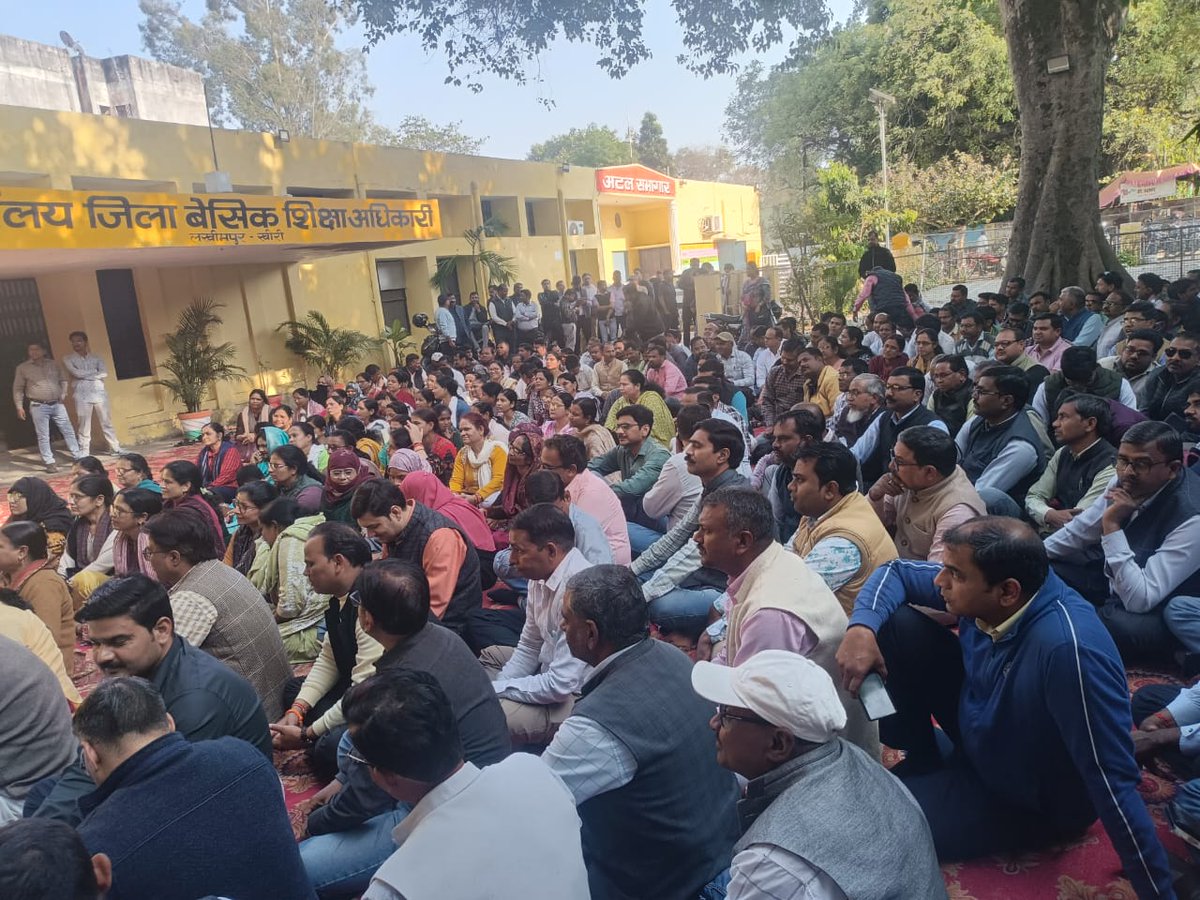 इस उम्र में फिर टेट जैसी परीक्षा??क्या अनुभव का कोई मतलब नहीं रह गया??बस एक ही अनुरोध सरकार से टेट की अनिवार्यता लागू होने की तिथि के पहले  से नियुक्त शिक्षकों छूट मिले इससे।#JusticeForTeachers
<a href="/DrDCSHARMAUPPSS/">Dr Dinesh Chandra Sharma</a> 
<a href="/aajtak/">AajTak</a> 
<a href="/AmarUjalaNews/">Amar Ujala</a>