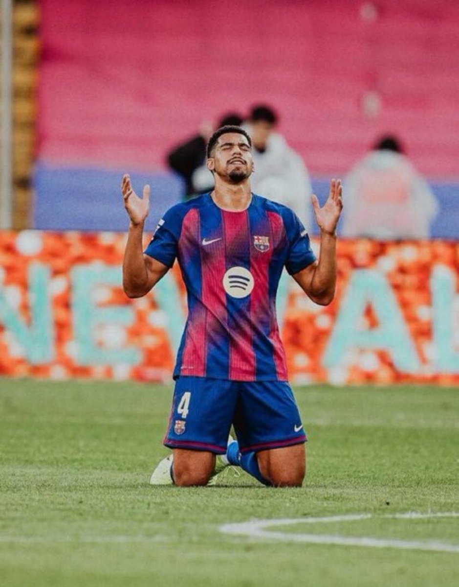 Good morning, friends, mutuals  

and beautiful people on X this

 saturday

Change your mindset for good

Change your life today

Don't gamble on the future

today's action is tomorrow's

 result.