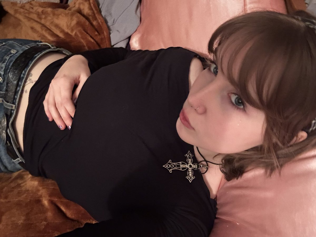 Can I come over and look at you like this 👁️👄👁️
