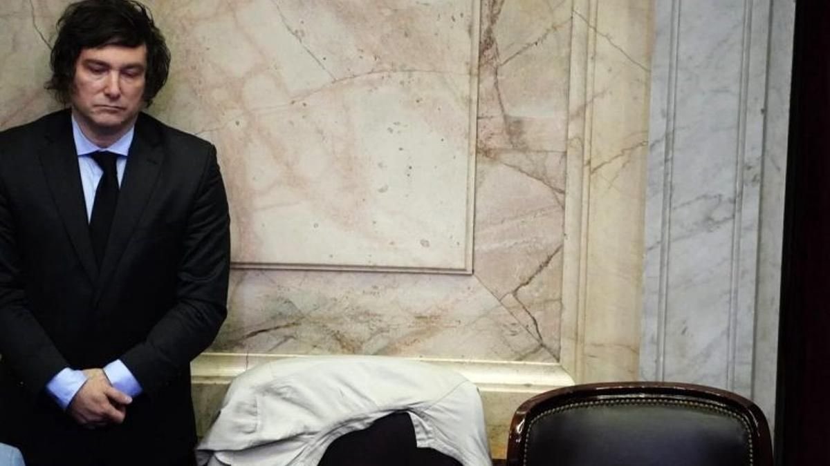 Milei pasó de esto, de batallar el solo contra todo el Congreso, a tener casi 2/3 en el Senado en tan solo 4 años.

Es un fuera de serie, prócer nacional.