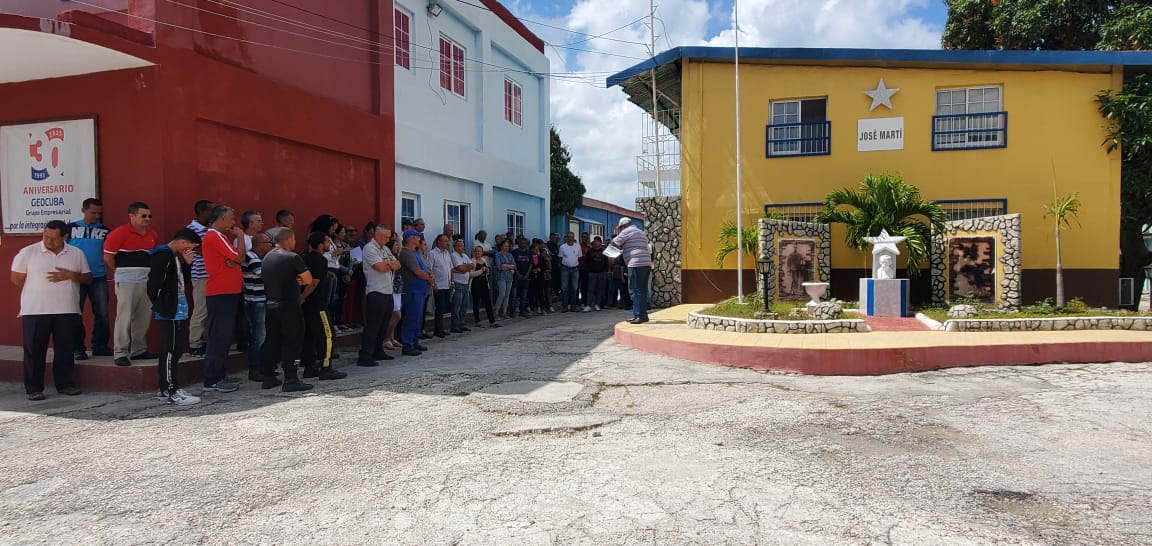 En la Empresa #GeocubaOn sabemos que una manera de defender la Patria es preparandonos.Por eso,junto a los trabajadores,realizamos un ejercicio donde nos entrenamos para prever y para actuar ante cualquier situación.Anticiparnos a los riesgos nos hace más fuertes y seguros.#Cuba.