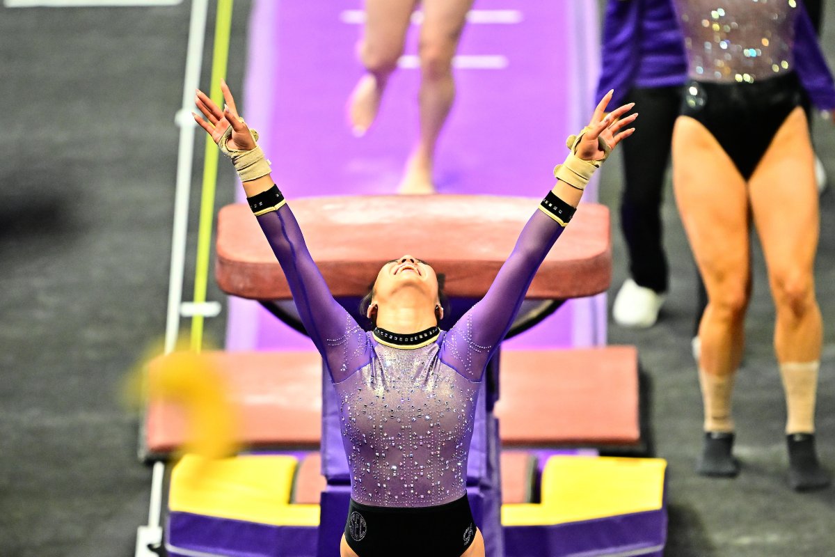 LSUgym's tweet photo. Death, taxes, and Kailin Chio sticking her vault. https://t.co/INs4cMSRRW