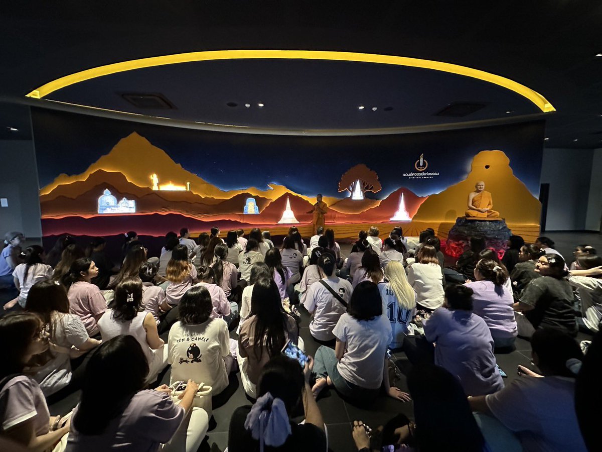 10vely ร่วมขึ้นมาฟังธรรมหลังจากรับสายสิญจน์ค่ะ จิตใจสงบ คิดดีทำดี สิ่งดีๆก็จะเข้ามา เพราะพวกเราเป็นคนดี เตนล์ดีที่สุด เลิฟลี่ดีรองลงมา 
 #BlessingTEN_30BD