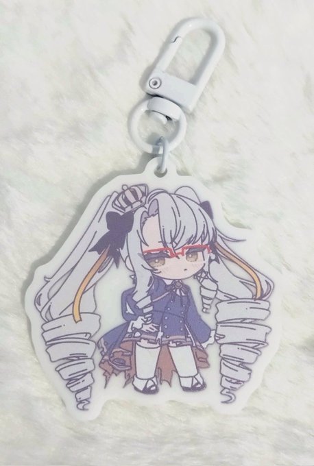 プリンセスのアクキー届いた✨アクリルもナスカンも白くした!!!
1つだと寂しいのでアクリルシールと一緒にとったお写真も🤍 