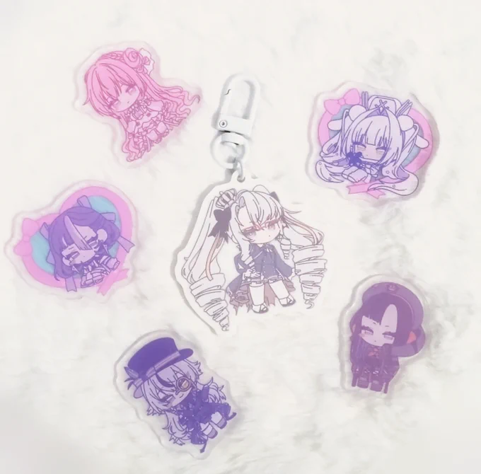 プリンセスのアクキー届いたアクリルもナスカンも白くした!!! 1つだと寂しいのでアクリルシールと一緒にとったお写真も