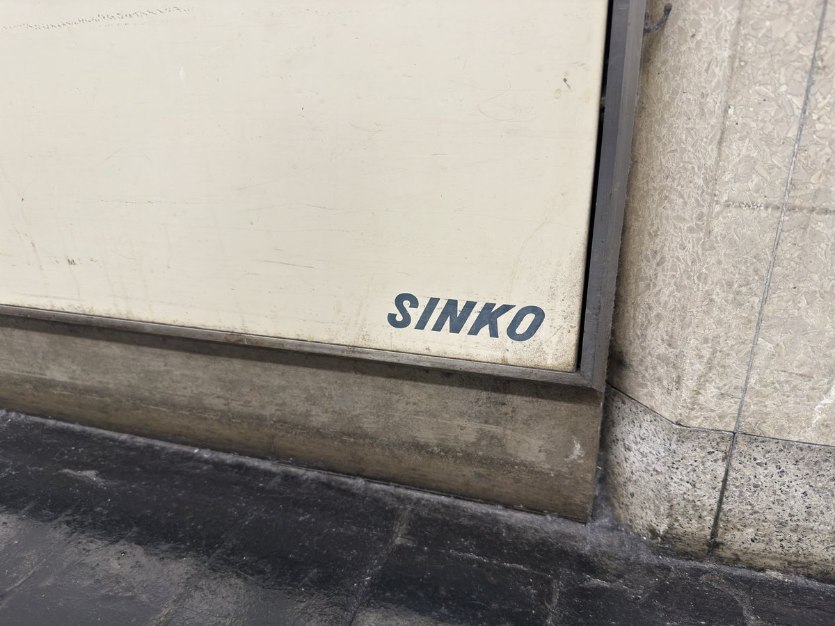 車と室外機 tweet media