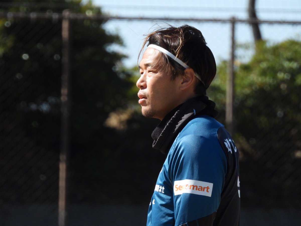 zonewebofficial's tweet photo. #堀米悠斗 が続ける円陣ダッシュ🗣️

💬「なんかやらないとすっきりしないというか（笑）。

あれも意味があって、自分は準備できているぞと。円陣ダッシュでスプリントをすることで、自分はもう試合に入れる準備は100％できているぞと。

新潟では相手に見せつけるという意味で、あえて円陣も相手が終わって解けてから、それを見てから自分たちの覚悟を見せるような意味合いがあった。

今は札幌でそういう文化はないのですが、自分としては9年間やり続けていたルーティンなので、あまり変えないほうがいいかなと」

#consadole #albirex