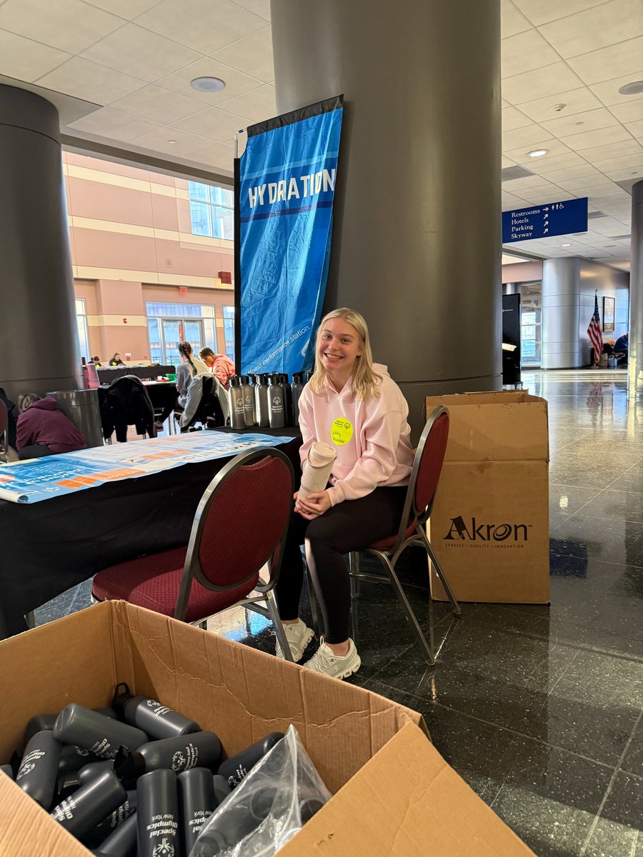 I had a great time volunteering at the Special Olympics New York State Winter Games Opening Ceremonies this past weekend. It was so great helping the athletes stay hydrated for all of the events. Such an amazing event!@SpecOlympicsNY <a href="/SpecialOlympics/">Special Olympics</a> <a href="/StarzGold/">StarzGold</a> <a href="/16uStarzGoldNY/">Starz Gold 16u - Buttles</a>