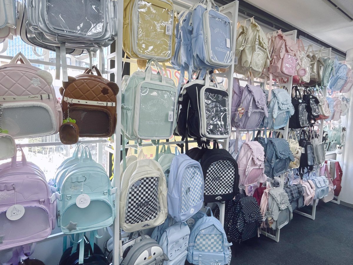 Shelly_Coco_'s tweet photo. ⸝⸝  ⭑ #ShellyCoco3号店 ⸝⸝  ⭑  

おはようございます·͜· ❤︎
ShellyCoco3号店、本日もプレオープンしております🌸◦°
 
ちっちゃなぬいちゃんを2人入れたらかわいいさくらんぼができちゃう痛バッグや かわいくて大容量なバッグなどがたくさんദ്ദി＞ᴗ＜)🎀✧
小春日和のお出かけのお供にいかがでしょうか🐝🌸◦°

本日も皆さまのご来店を心よりお待ちしております◞❤︎

🫧池袋駅から徒歩4分🫧営業時間11時〜21時🫧
🫧中池袋公園横🫧東京都豊島区東池袋1丁目15-10 第5アムスビル6F🫧