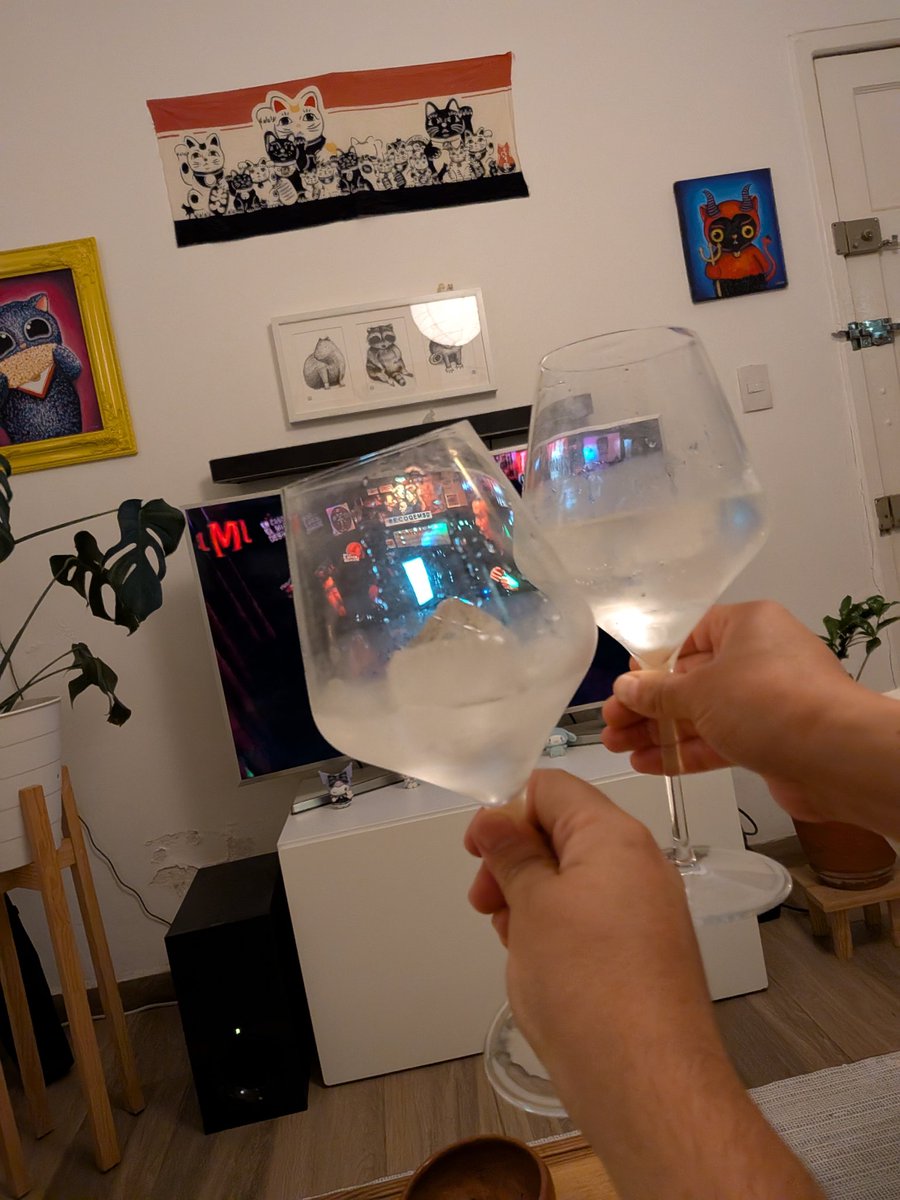 abelunatico's tweet photo. #ECDQEMSD 
A su salud! 
#Tanqueray
#GinAndTonic https://t.co/4tiN3bXKqI