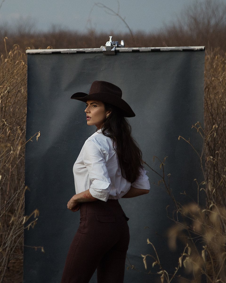 GodoxGlobal's tweet photo. A one-light, portable yet powerful kit for outdoor portrait — Godox AD200Pro II + umbrella for painterly final images. ✨

Photo: @leopacheco
Model: @elianeataliba
Gear:
AD200Pro II
UB-130W

#Godox#PortraitLighting #StudioLighting #LightShaping #AD200ProII https://t.co/uIDspERk0r