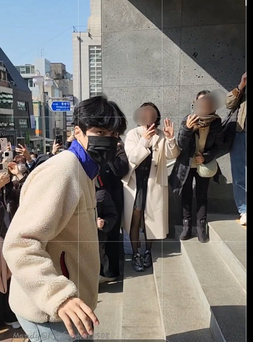MandyMore241799's tweet photo. Fighting ! See you soon! 💪💙🥰
#KimSeonHo ✨✨✨ https://t.co/fc34jgrAOQ