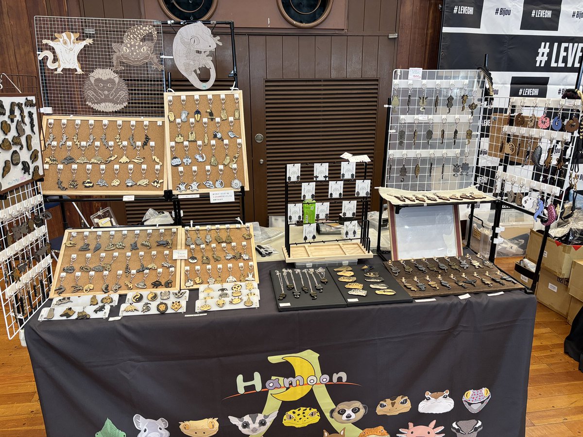 hakkanx86's tweet image. 設営完了🌙
2/28-3/1
#WAF 九州
西日本総合展示場

本日より2日間よろしくお願い致します
#爬虫類、#両生類、#小動物、を
モチーフにしたオリジナルグッズ
九州初登場品もございます！
是非お立ち寄りくださいね