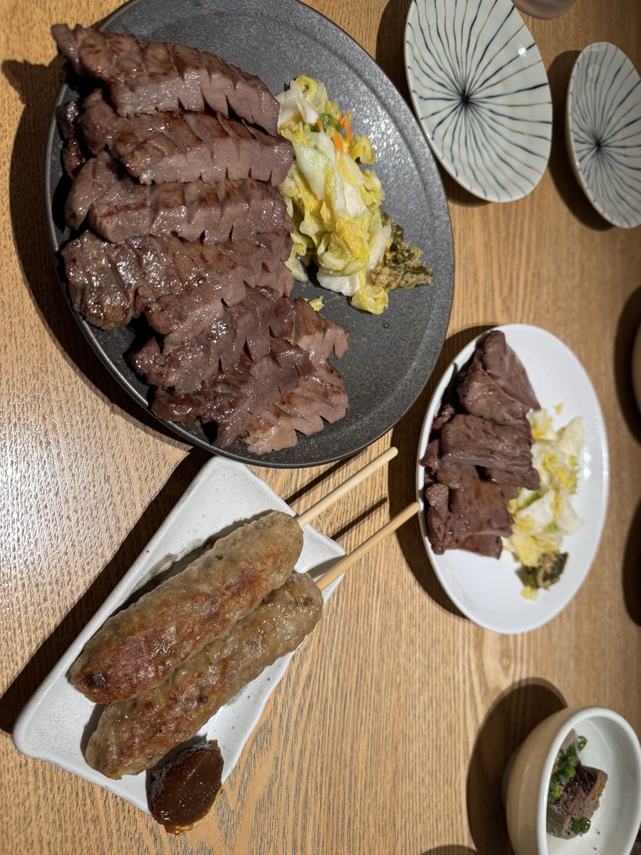 gold_winner's tweet photo. 今日の昼飲み🍺
勝負飯(o^^o)
東京駅で牛タン🚉

美味い😋
最高でした😃 https://t.co/hsU4J9Jnix