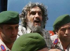 “MÜSLÜMANLAR DİK DURUN KARŞINIZDA LEŞLER VAR!” 

KUMANDAN SALİH MİRZABEYOĞLU