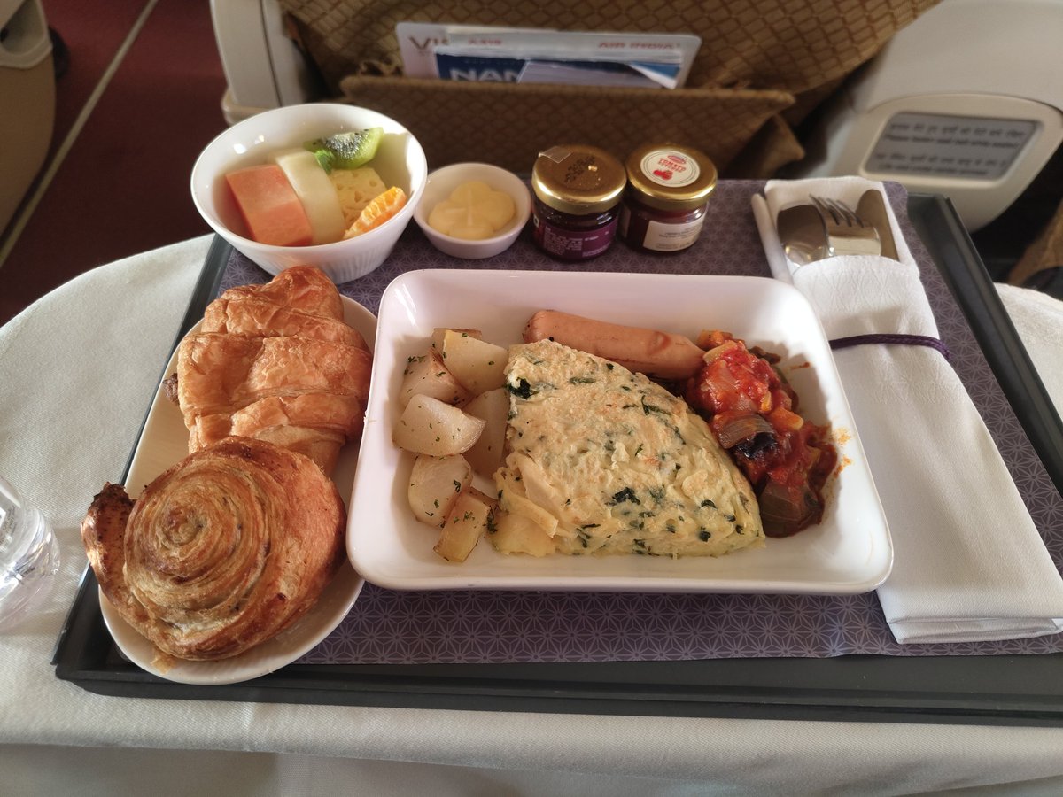 humuspro's tweet photo. got upgraded to business class randomly 10/10 recommended https://t.co/IijHRO61Qb