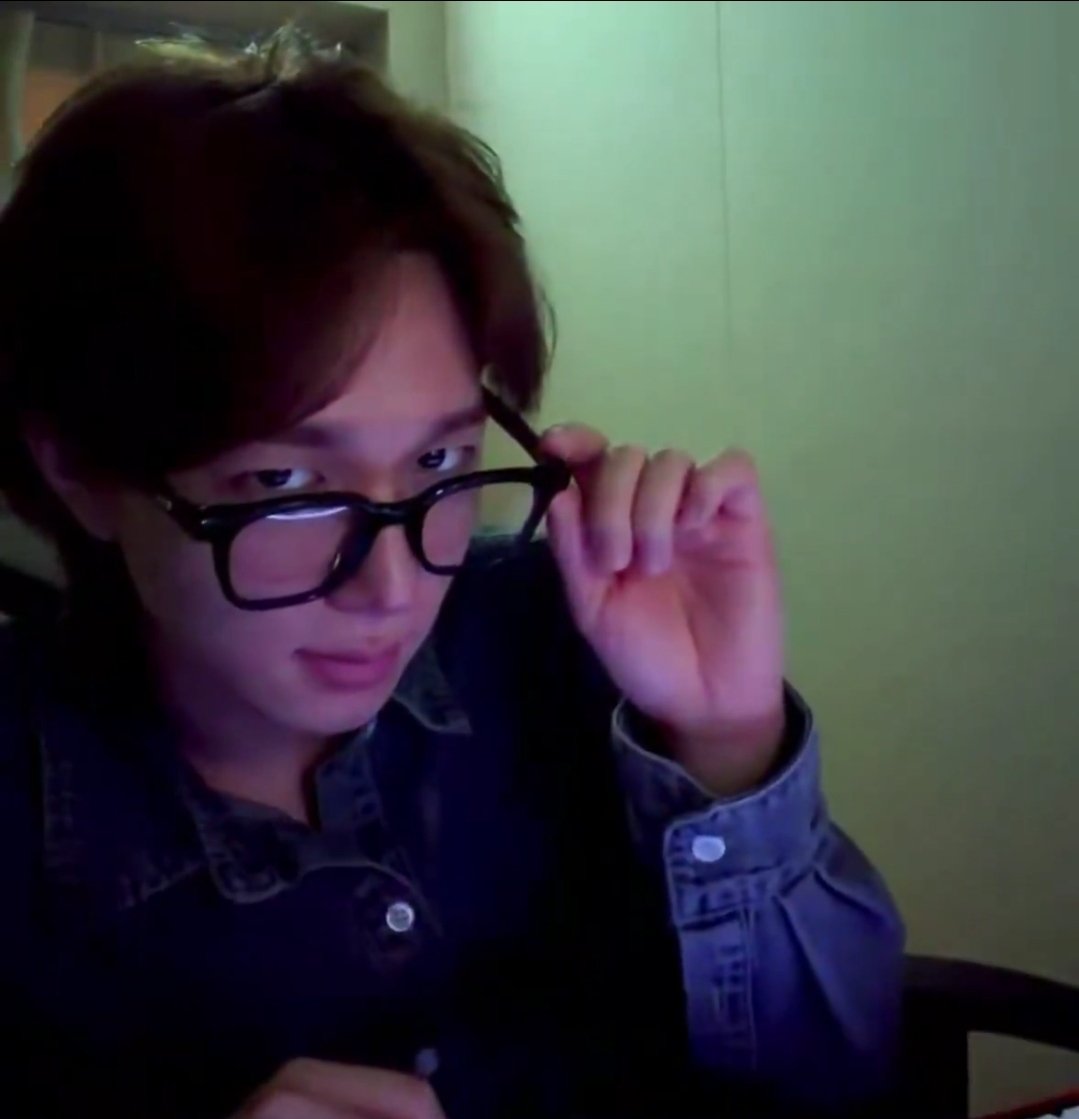 poorlypiwon's tweet photo. suspicious 

#피원하모니 #P1Harmony #테오 #THEO https://t.co/VSRexgmdlO