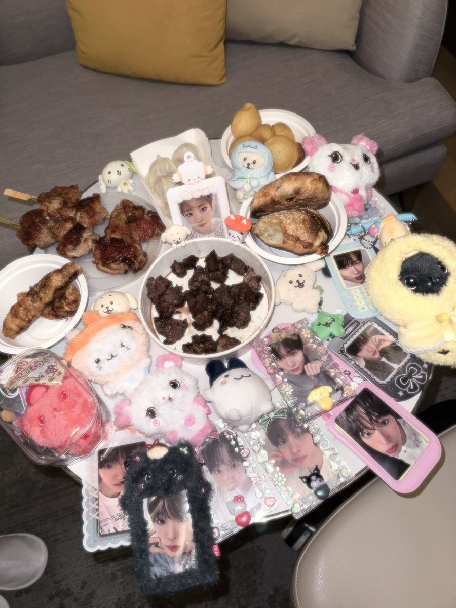 ddaengpu's tweet photo. 🇹🇼 쪼았따-! (｡•̀㉨-)و ✧

@kuriiichoco 
@tokuyespls 
@pochacozy 
@hokbee https://t.co/qT1tT4VLjA