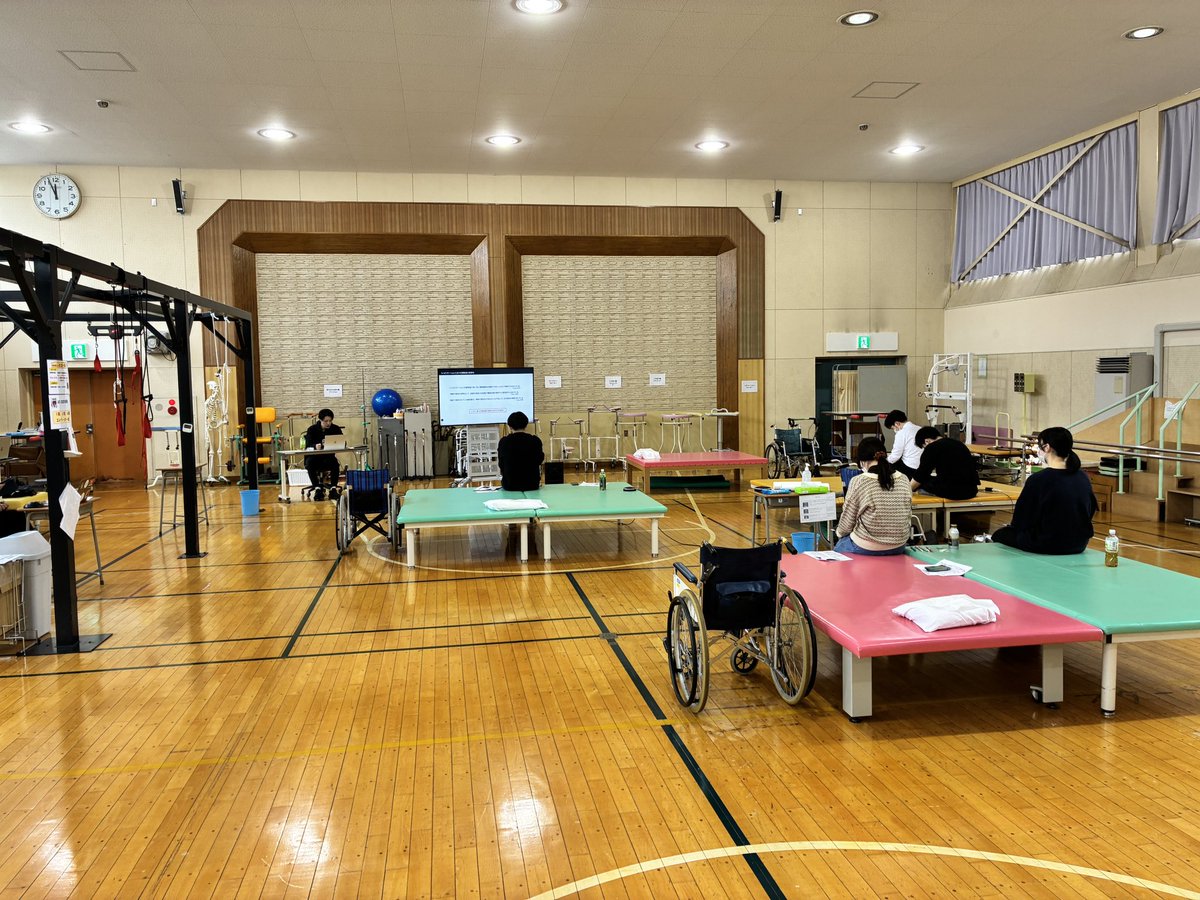 IwateSCIReST's tweet photo. 午前の講義が終わりました❗️
完全麻痺の理学療法は午前と午後に分けて講義します❗️
休憩を挟み、午後は13時から開始です❗️
午後は実技を中心に行う予定です❗️ https://t.co/fCYAEQ7AU5