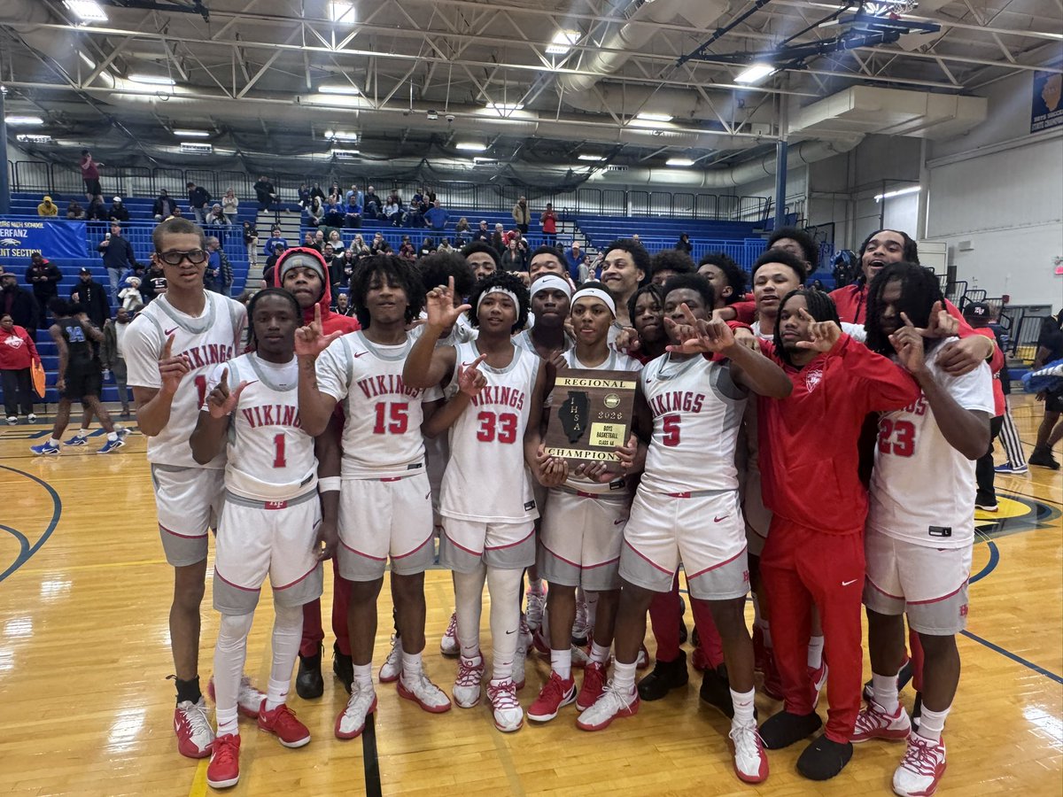 ssuburbanhoops's tweet photo. To the victors goes the spoils…

Congratulations to your 2026 Regional Champions, Homewood Flossmoor Vikings with a 54-46 victory over the Lincoln Way East Griffins 

Jayden McDonald  18 points HF *MVP
John Brown 11points HF

KJ Brown 13 points, LWE 
Wes Shelby 10 points, LWE 
John Aluyi, 15 points, LWE

@LWEastAthletics @HFVikingHoops