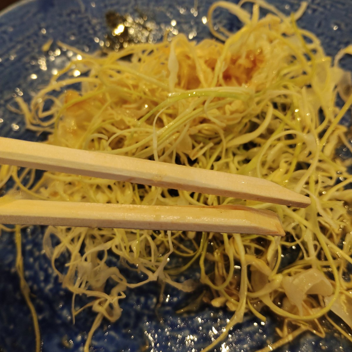 箸を上下逆に持って食べていたことに入店30分以上経過して気づく🤣