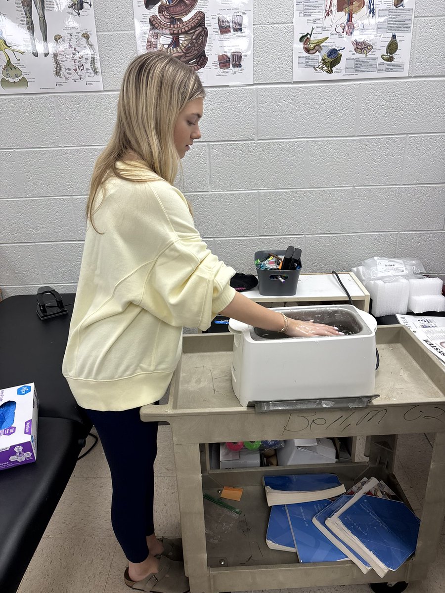 DianaConner's tweet photo. We had a fun time today in Rehab Careers learning the effects of modalities on the physiological response of tissues after injury. Modalities covered were paraffin bath, compression boots, cryotherapy, and massage therapy. @RuCoCTE @OaklandRCS @marshallj_ohs @smartin2020 https://t.co/KS06ZGSg7E