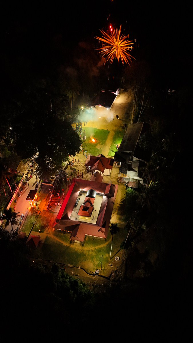 DeviOthera's tweet photo. വിശ്വപ്രസിദ്ധമായ ഓതറ പുതുക്കുളങ്ങര ദേവീക്ഷേത്രത്തിലെ മീനതിരുവാതിര മഹോത്സവത്തോടനുബന്ധിച്ച്  പടയണിക്ക്  തുടക്കംകുറിച്ചുകൊണ്ട് കവുങ്ങു പിഴീൽ ചടങ്ങ് നടന്നു...

പുതുക്കുളങ്ങര അമ്മേ പ്രസീദ പ്രസീദ 🙏 
 #ഓതറ_പുതുക്കുളങ്ങര_ദേവീക്ഷേത്രം🕉️ #Puthukkulangara #പുതക്കുളങ്ങര https://t.co/LwnBQE1Is1