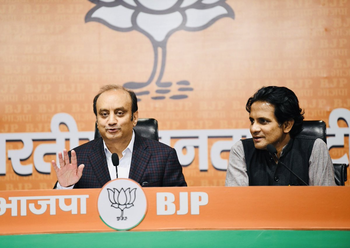 tuhins's tweet image. #CompromisedCongress खुलासे जारी रहेंगे ।